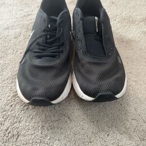 Women’s Nike Revolution 5